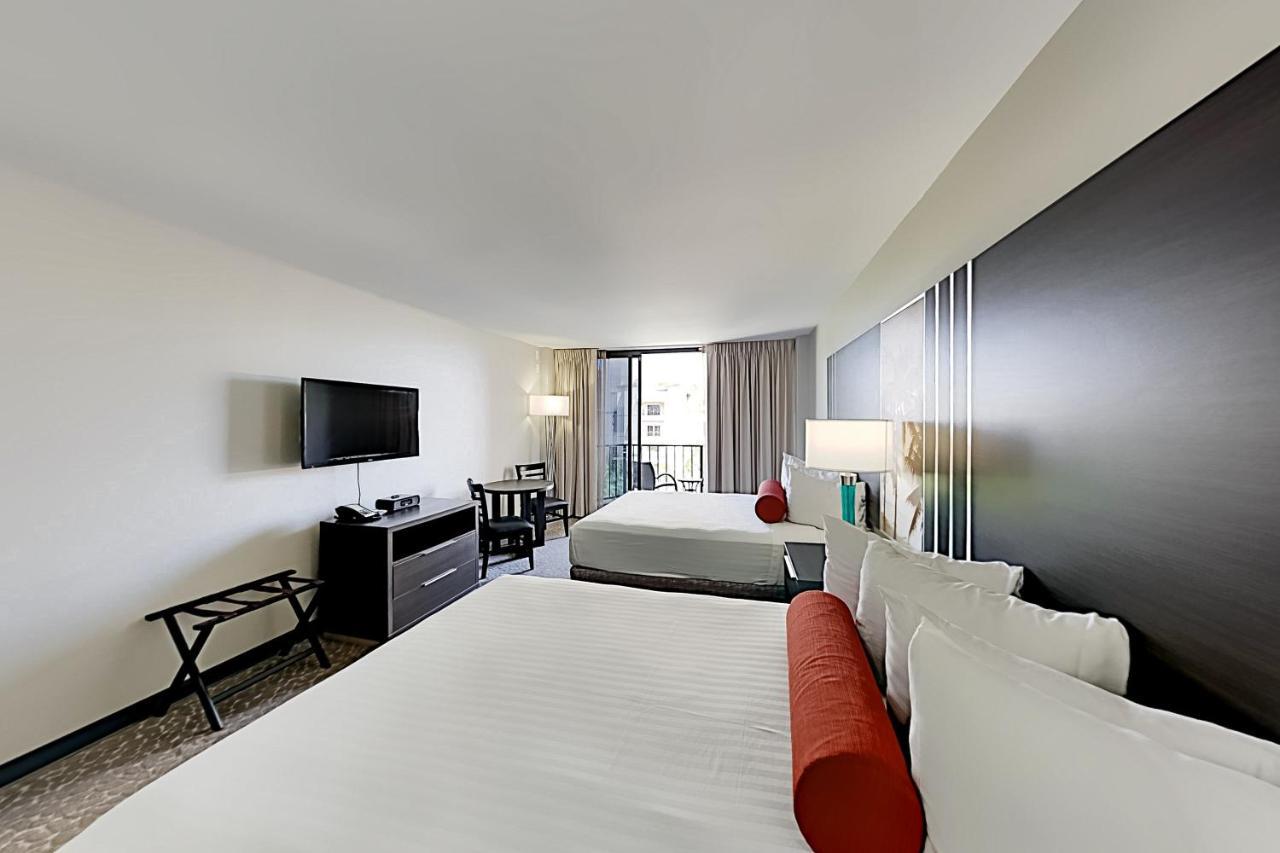 Aqua Palms Waikiki Ocean View Lanai Parking Included *