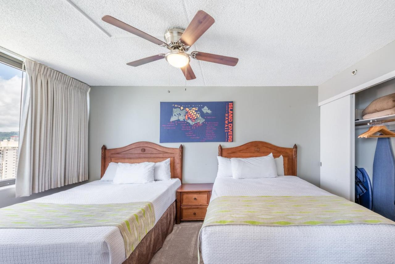 Deluxe Studio Near Waikiki Beach - Free Parking & Outdoor Pool * Honolulu