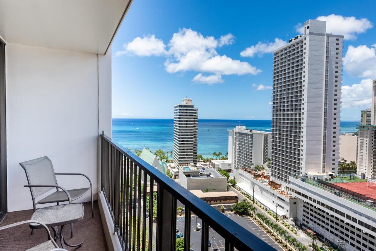Deluxe Studio Near Waikiki Beach - Free Parking & Outdoor Pool * Honolulu