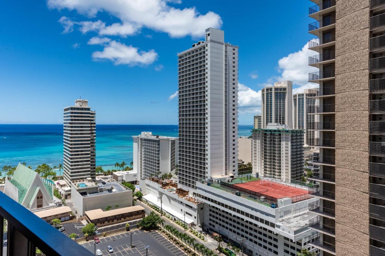 Deluxe Studio Near Waikiki Beach - Free Parking & Outdoor Pool Honolulu