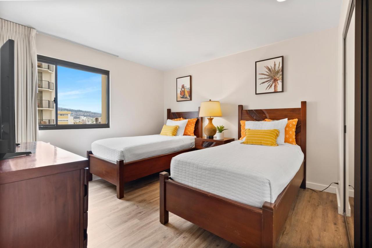 Spacious Waikiki 2br-ocean View-free Parking