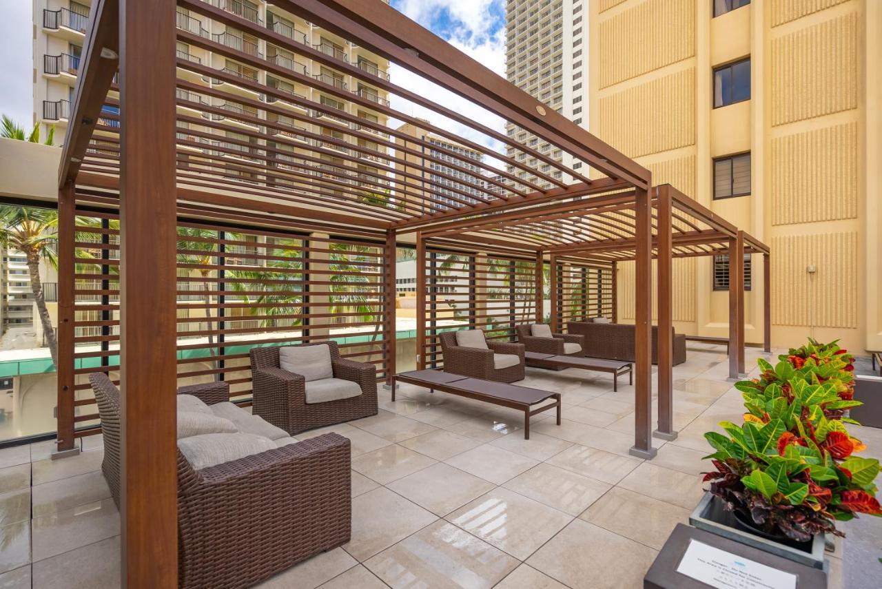 Spacious Waikiki 2br-ocean View-free Parking
