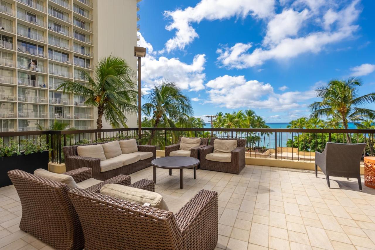 Spacious Waikiki 2br-ocean View-free Parking Apartment
