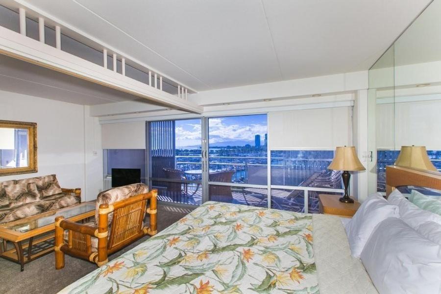 Ilikai Tower One Bedroom Harbor View *
