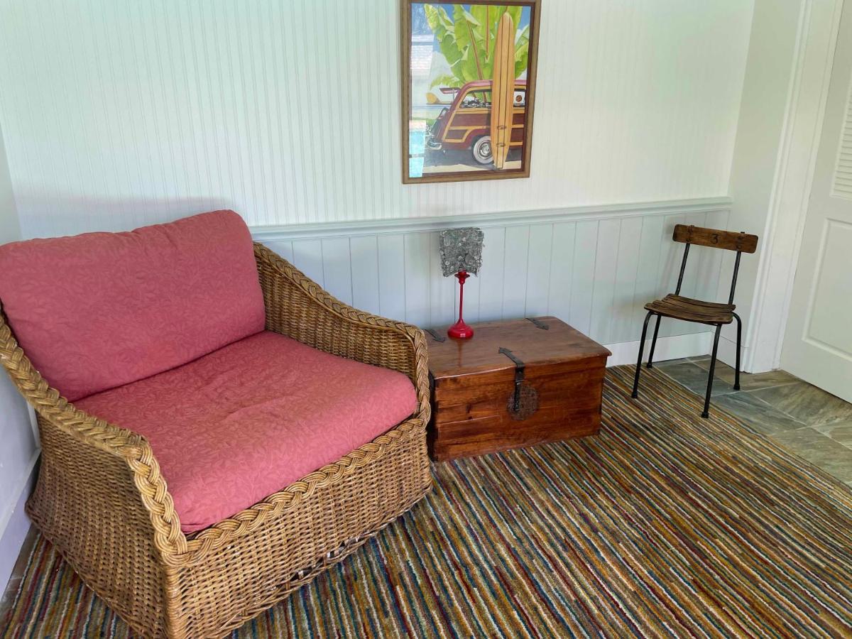 With Sweeping Views, Pool & Yard Honolulu