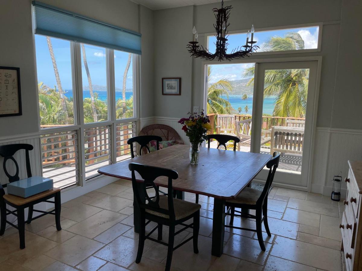 Holiday home With Sweeping Views, Pool & Yard Honolulu