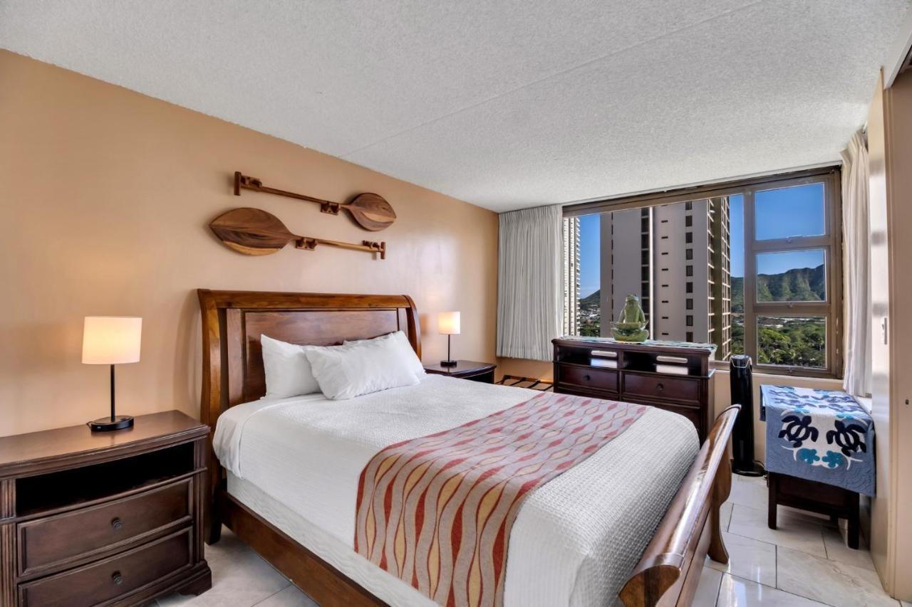 Pool View At The Waikiki Banyan *