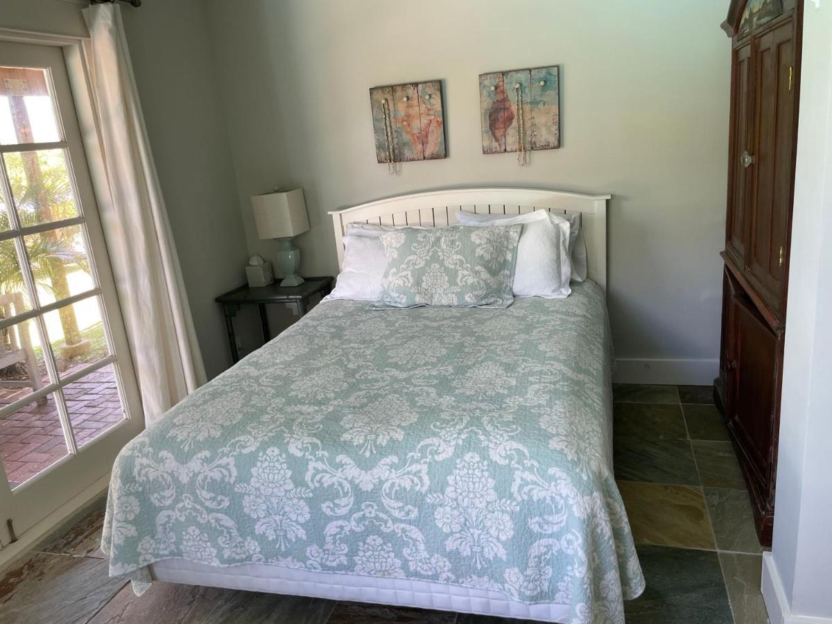 With Sweeping Views, Pool & Yard Holiday home *