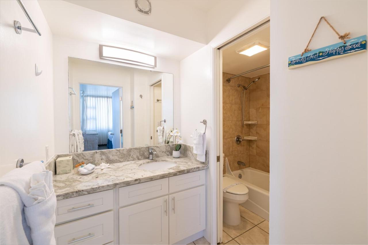Waikiki Escapade Mountain Views Condo, Steps To With Parking Perk Apartment
