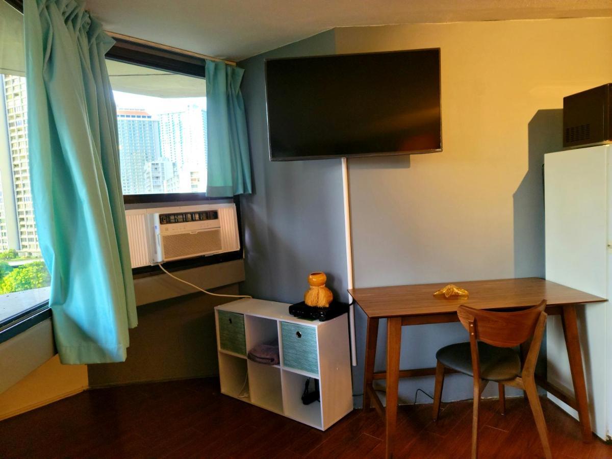 Spacious W/ Parking, Beach/mall/park
