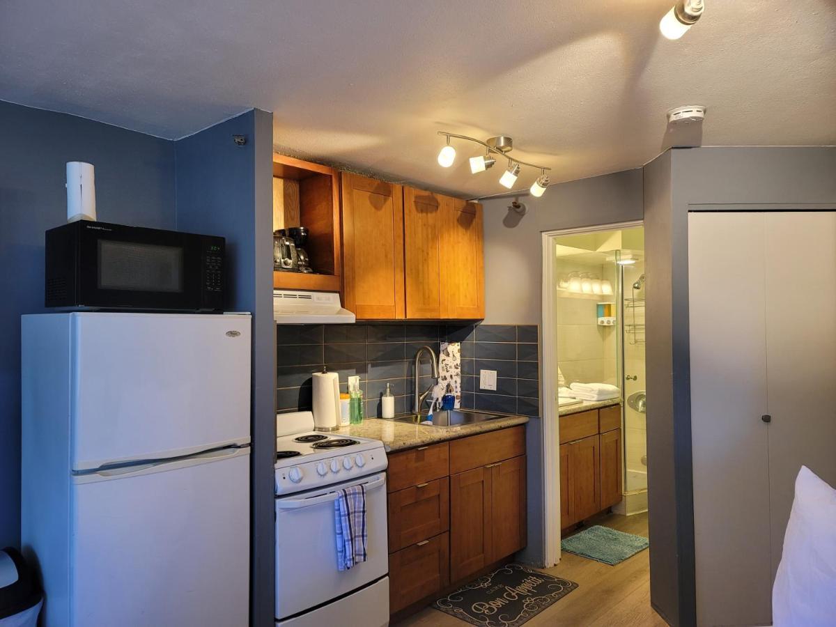 Spacious W/ Parking, Beach/mall/park Apartment *