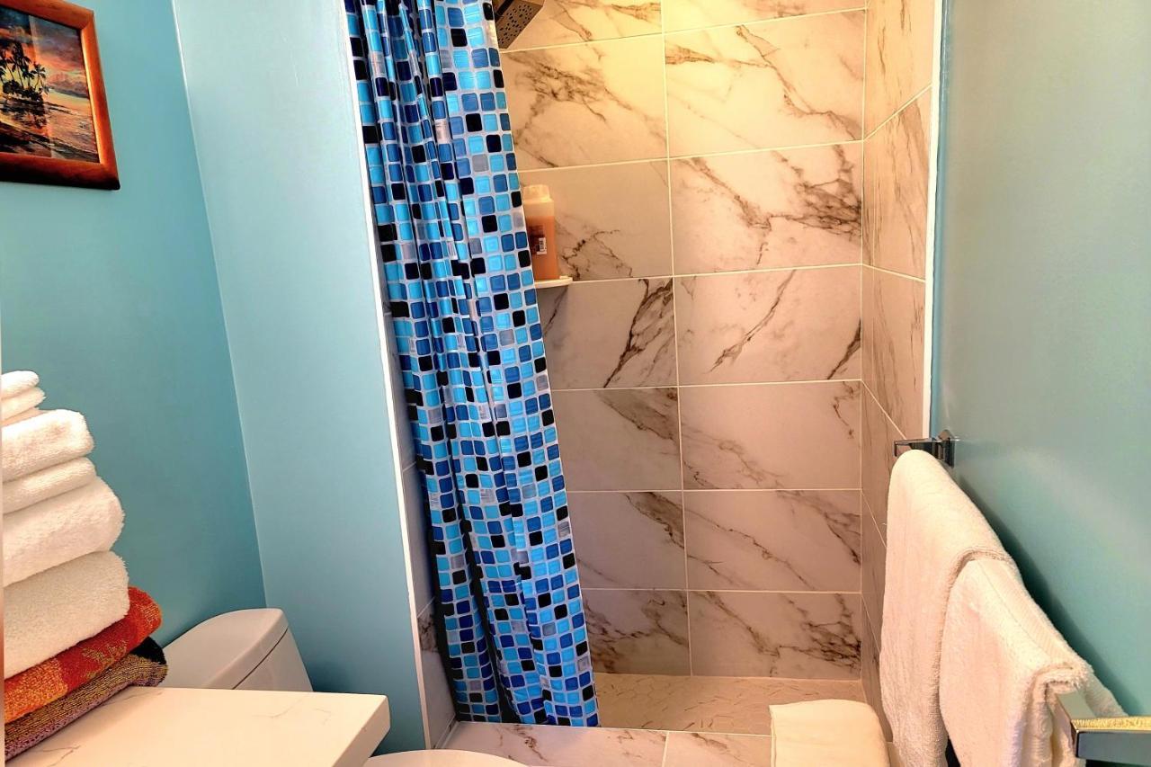 Apartment Spacious W/ Parking, Beach/mall/park *