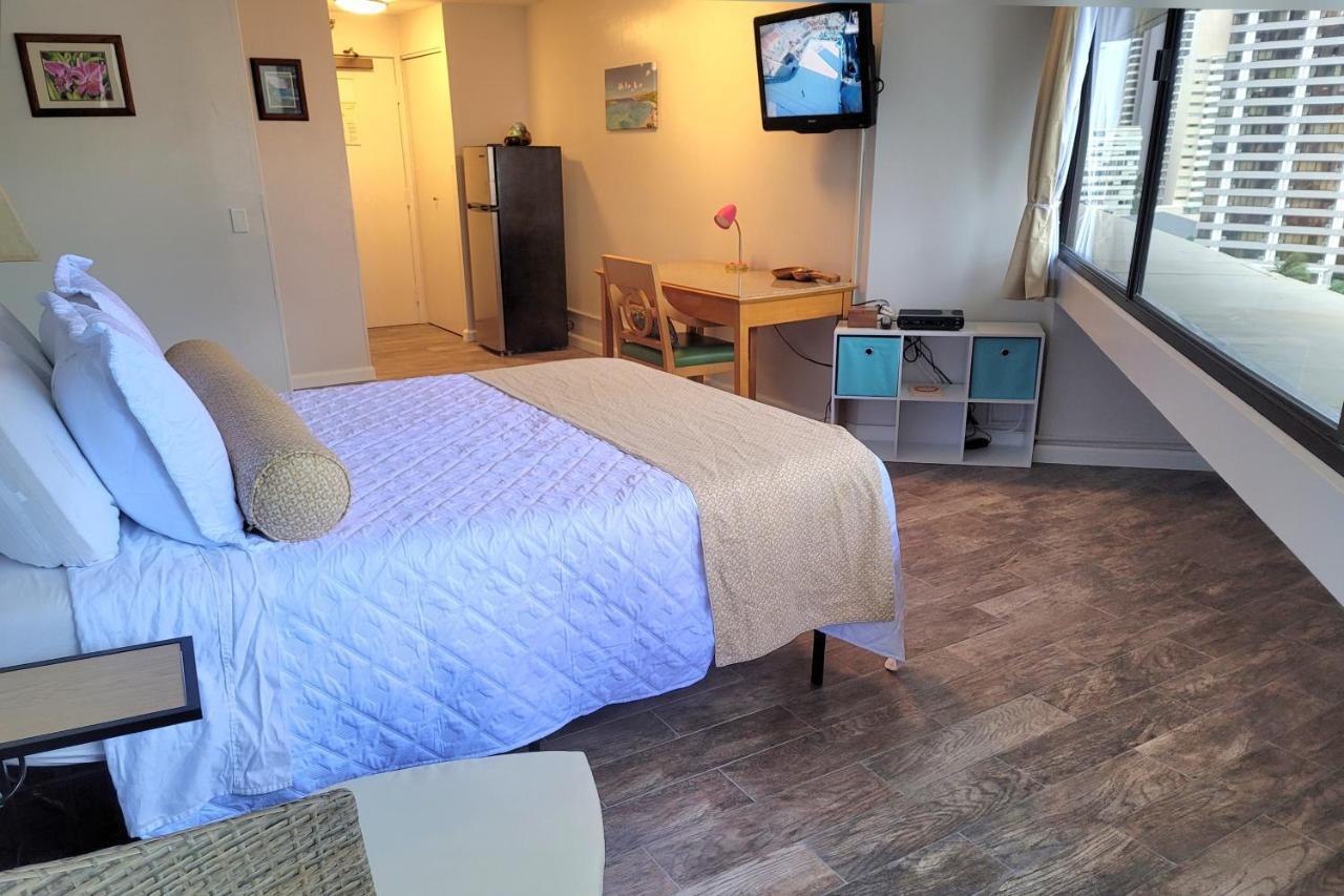 Spacious W/ Parking, Beach/mall/park
