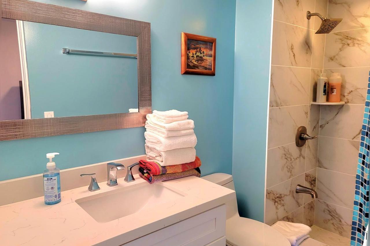 Apartment Spacious W/ Parking, Beach/mall/park