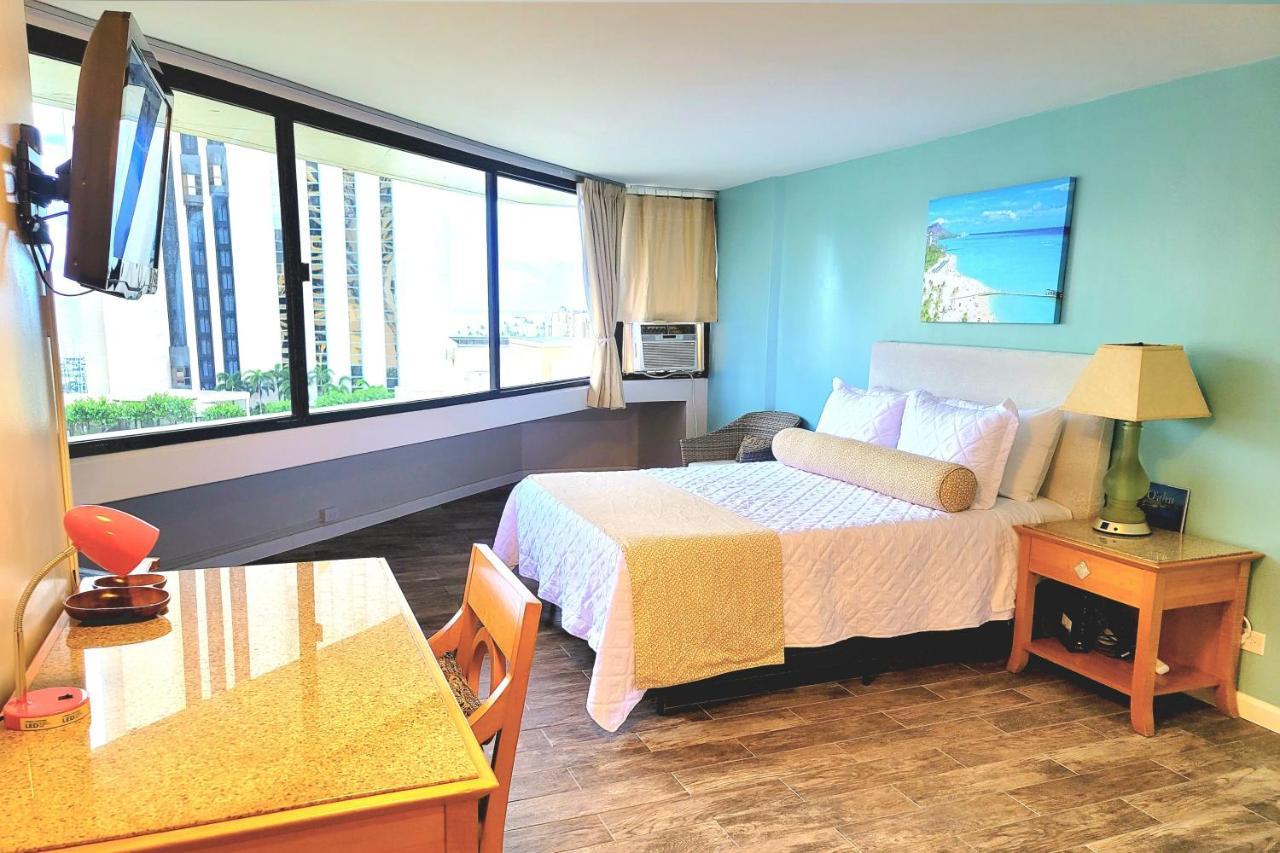 Spacious W/ Parking, Beach/mall/park * Honolulu