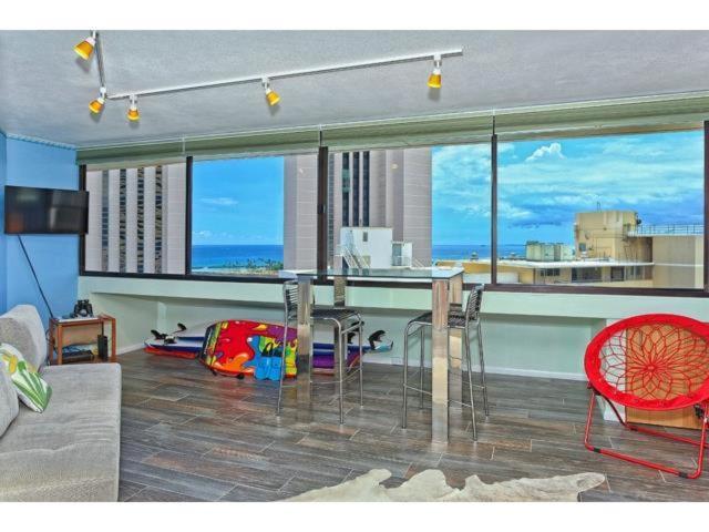 Spacious W/ Parking, Beach/mall/park Honolulu