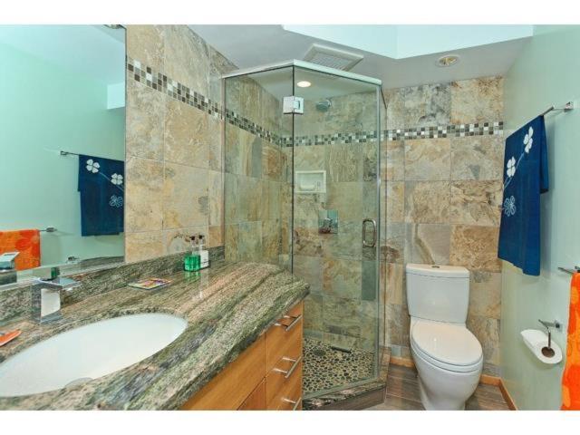 Spacious W/ Parking, Beach/mall/park Apartment Honolulu