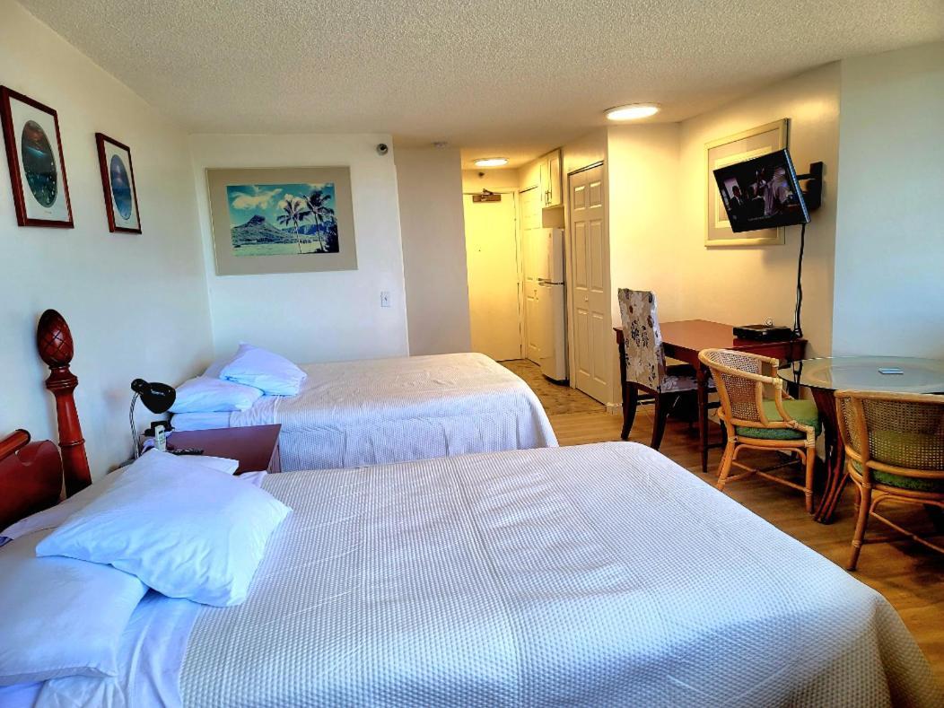 Apartment Spacious W/ Parking, Beach/mall/park