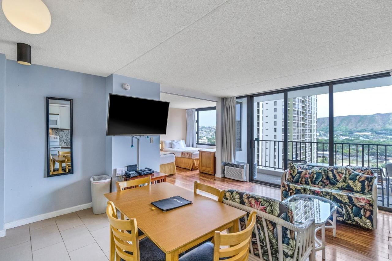 Apartment Pool View At The Waikiki Banyan Honolulu