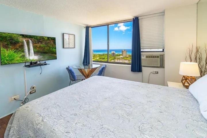 Apartment Hawaiian Monarch 2703b *