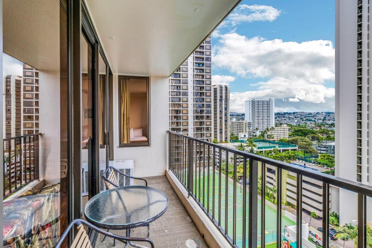 Pool View At The Waikiki Banyan