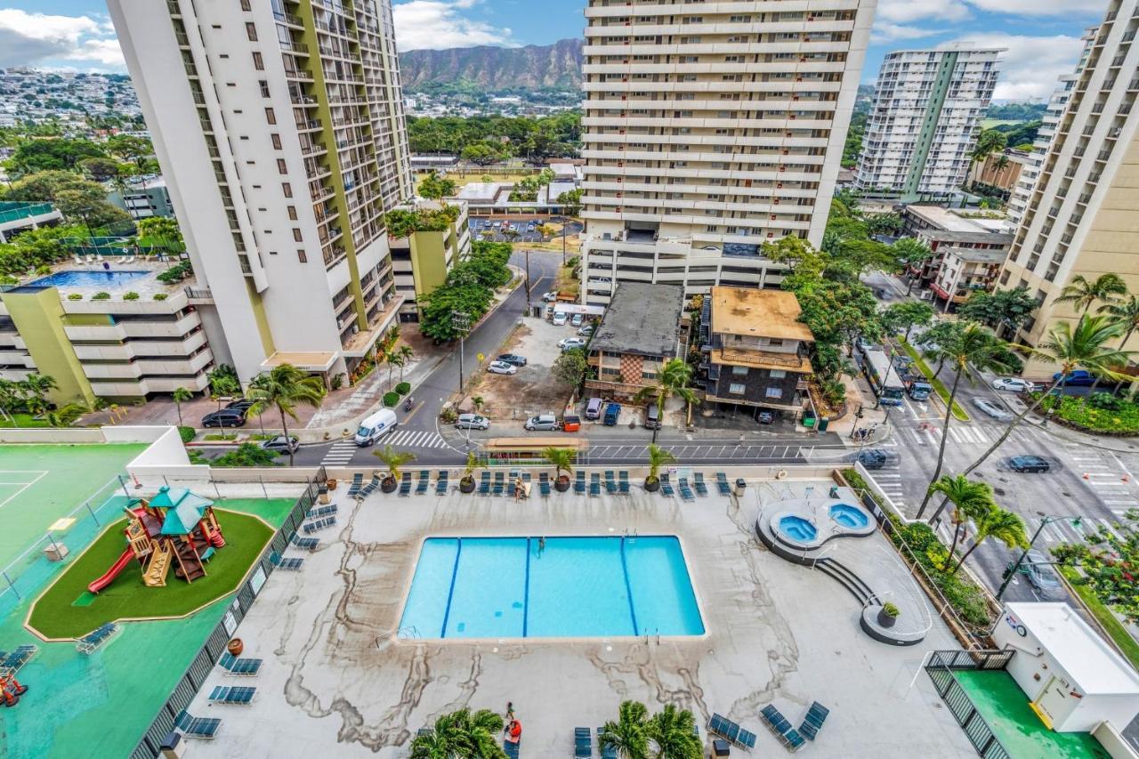 Pool View At The Waikiki Banyan * Honolulu