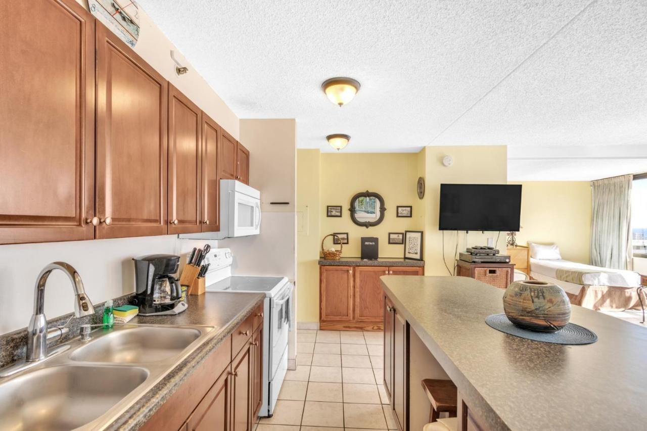 Waikiki Banyan Ocean View Apartment *