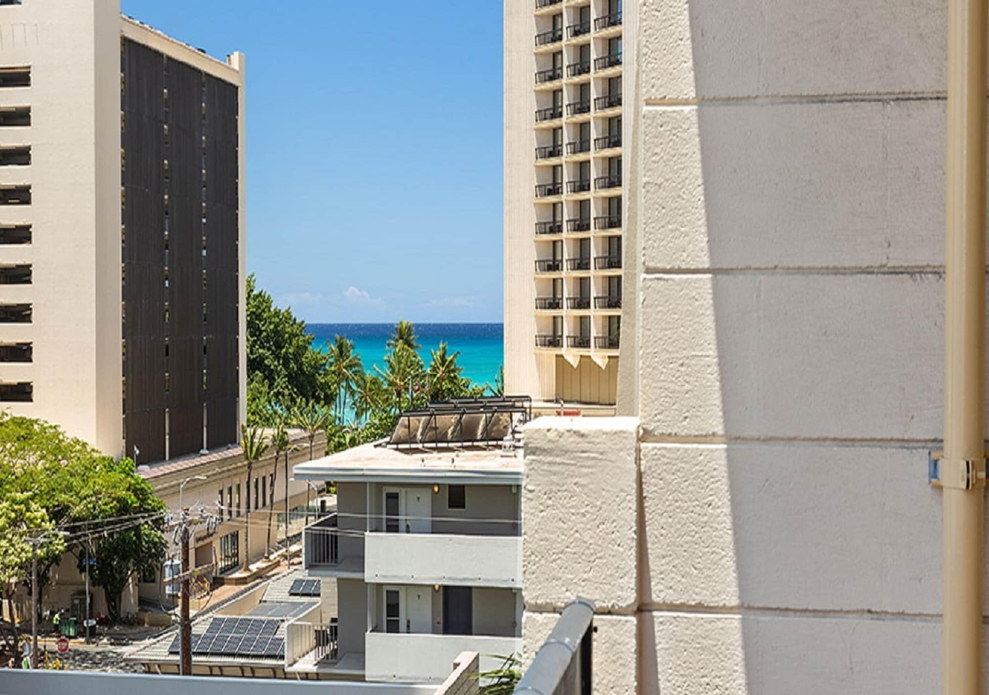 Castle Bamboo Waikiki Honolulu