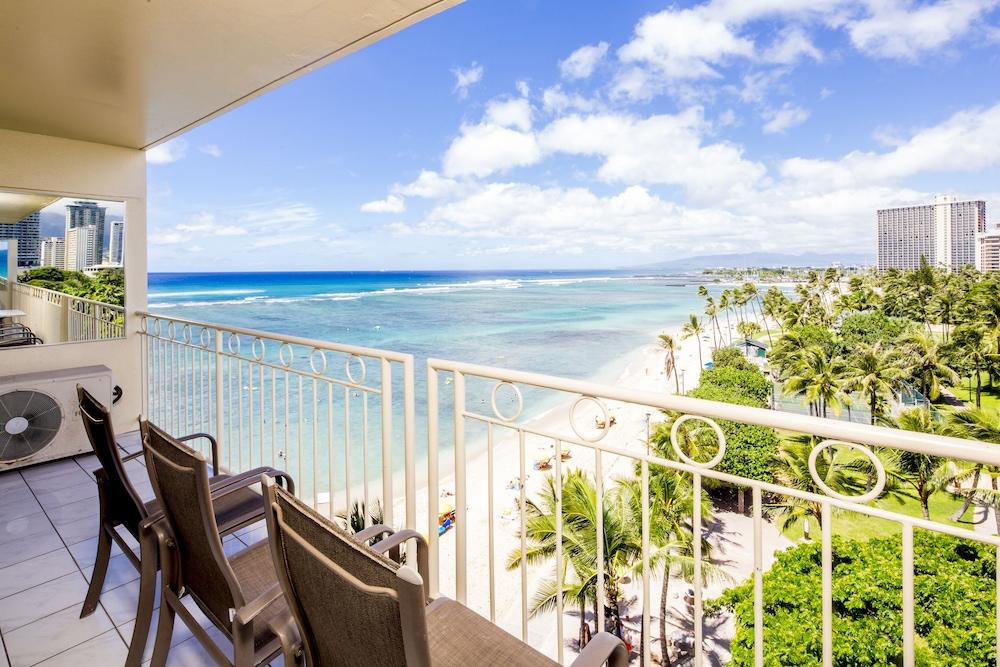 Castle Waikiki Shore Aparthotel 3*