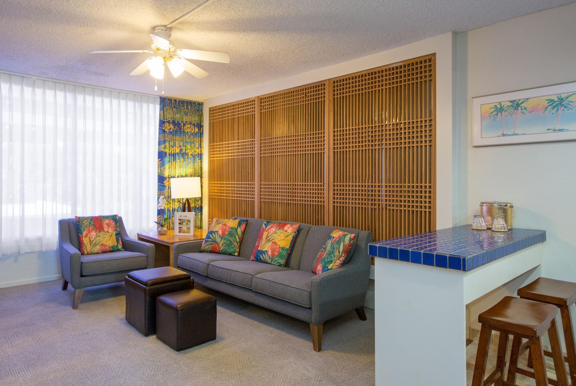 Kuhio Banyan Hotel 2*