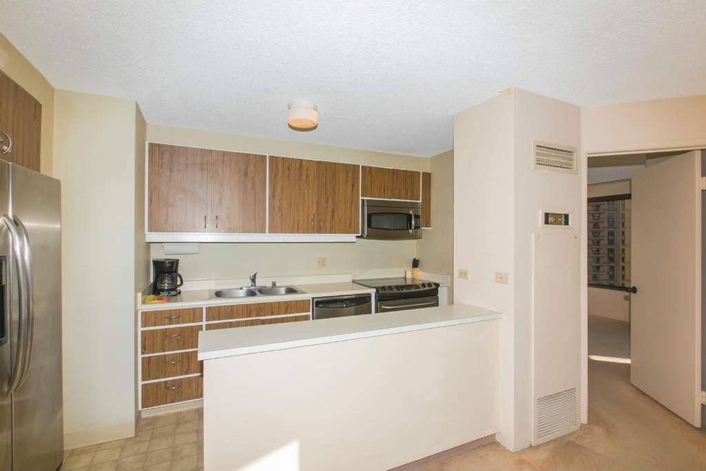 Two Bedroom Discovery Bay High Rise With Lanai & Gorgeous Views * Honolulu