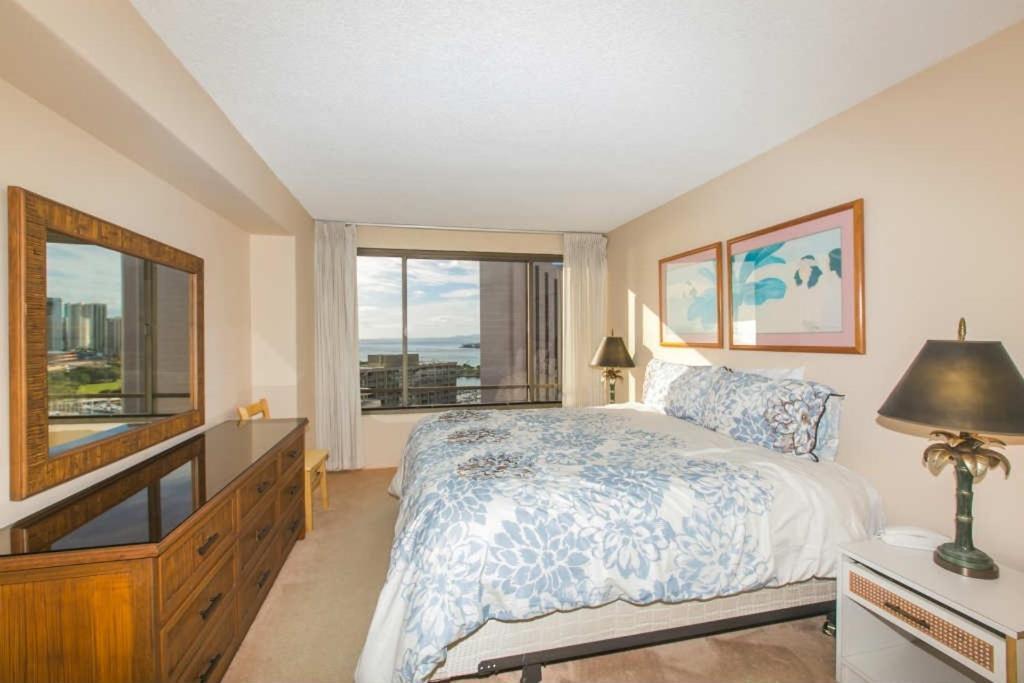 Two Bedroom Discovery Bay High Rise With Lanai & Gorgeous Views Honolulu