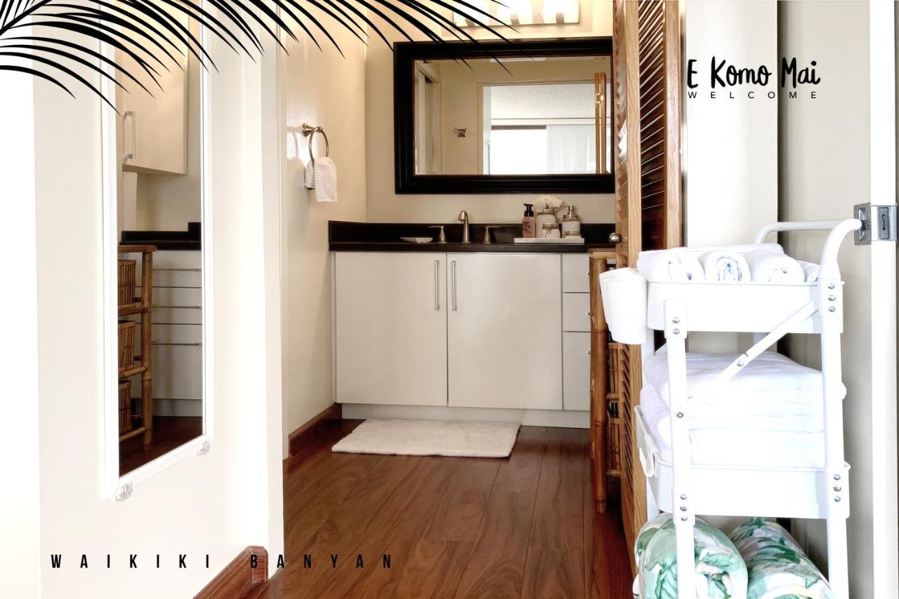 A Block Away To Waikiki Beach/pool/free Parking