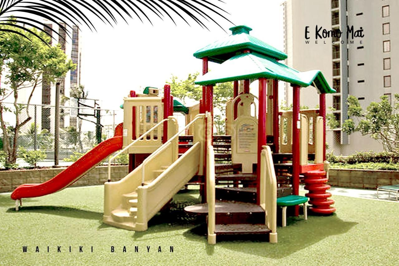 A Block Away To Waikiki Beach/pool/free Parking Apartment *