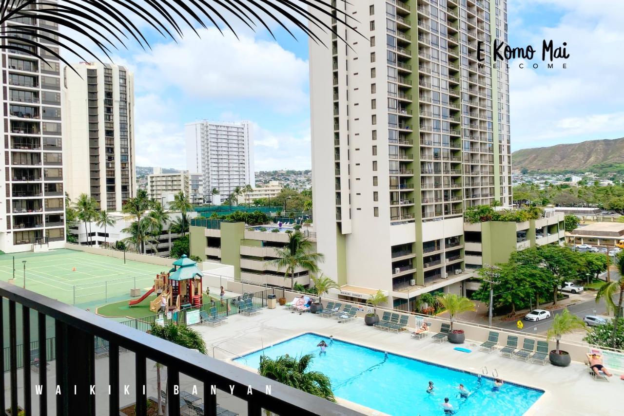 A Block Away To Waikiki Beach/pool/free Parking *