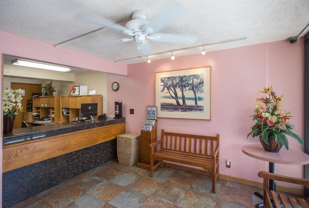 Kuhio Banyan Hotel