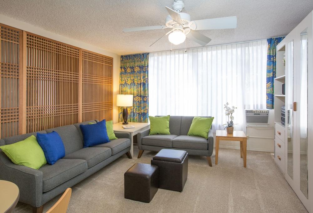 Kuhio Banyan Hotel 2*