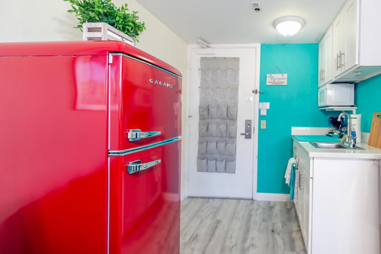Apartment Aloha Vibes Await! Stylish At Aloha Surf - Mountain And Views