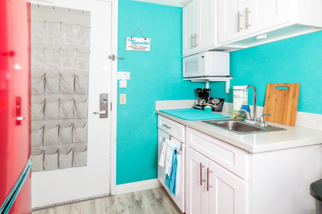 Aloha Vibes Await! Stylish At Aloha Surf - Mountain And Views Apartment Honolulu