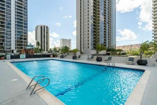 Pool View At The Waikiki Banyan Apartment