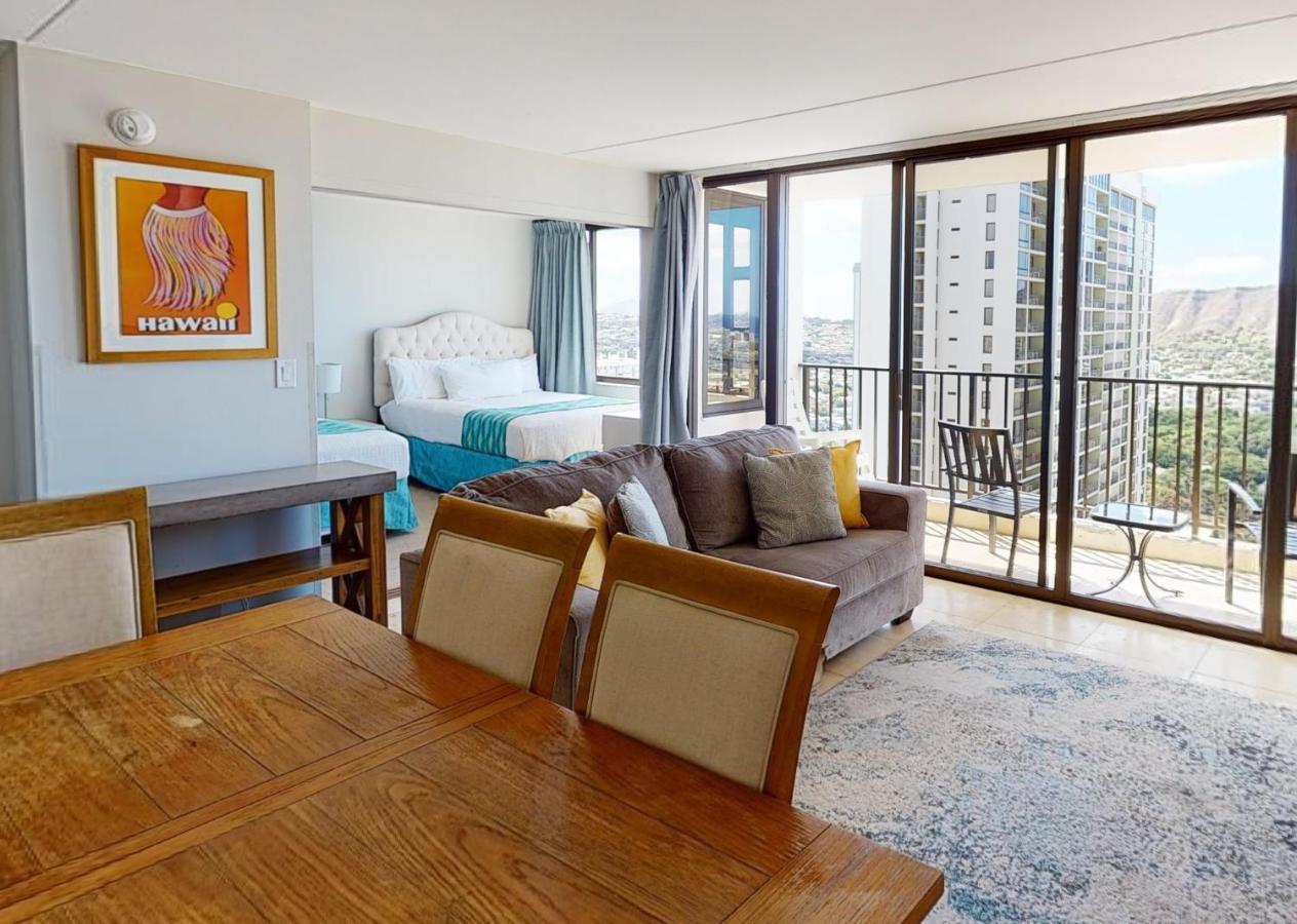 Deluxe Studio Near Waikiki Beach - Free Parking & Outdoor Pool * Honolulu