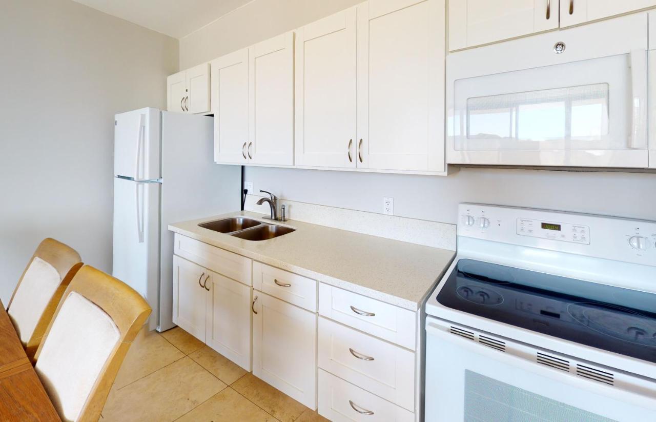Apartment Deluxe Studio Near Waikiki Beach - Free Parking & Outdoor Pool Honolulu