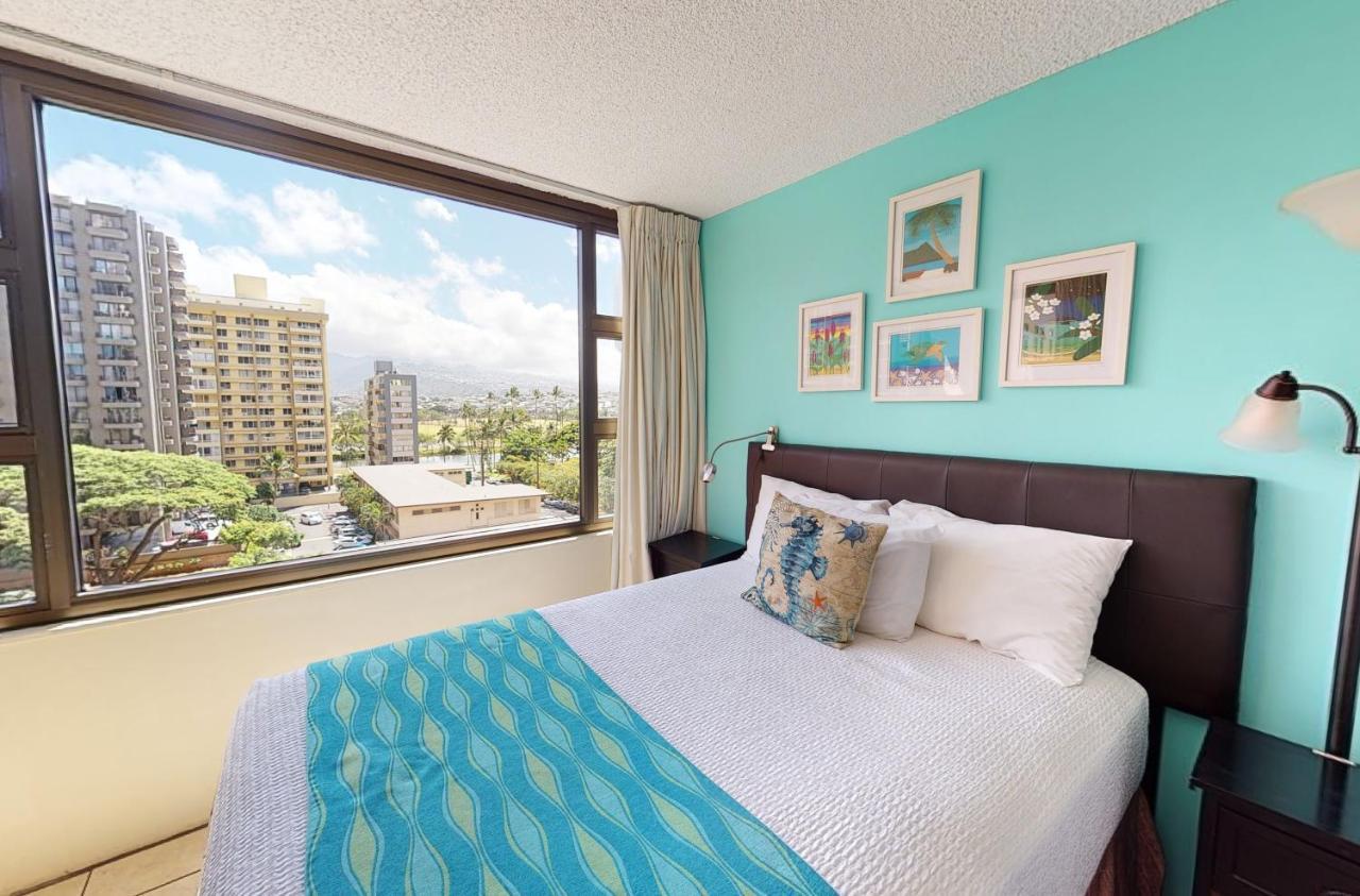 Apartment Deluxe Studio Near Waikiki Beach - Free Parking & Outdoor Pool