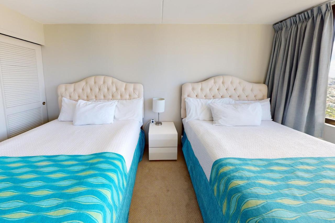 Deluxe Studio Near Waikiki Beach - Free Parking & Outdoor Pool *