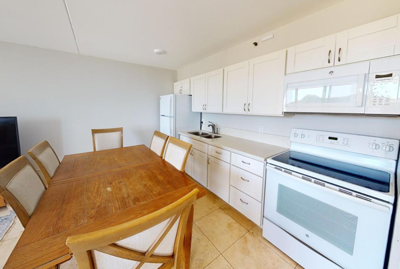 Apartment Deluxe Studio Near Waikiki Beach - Free Parking & Outdoor Pool Honolulu