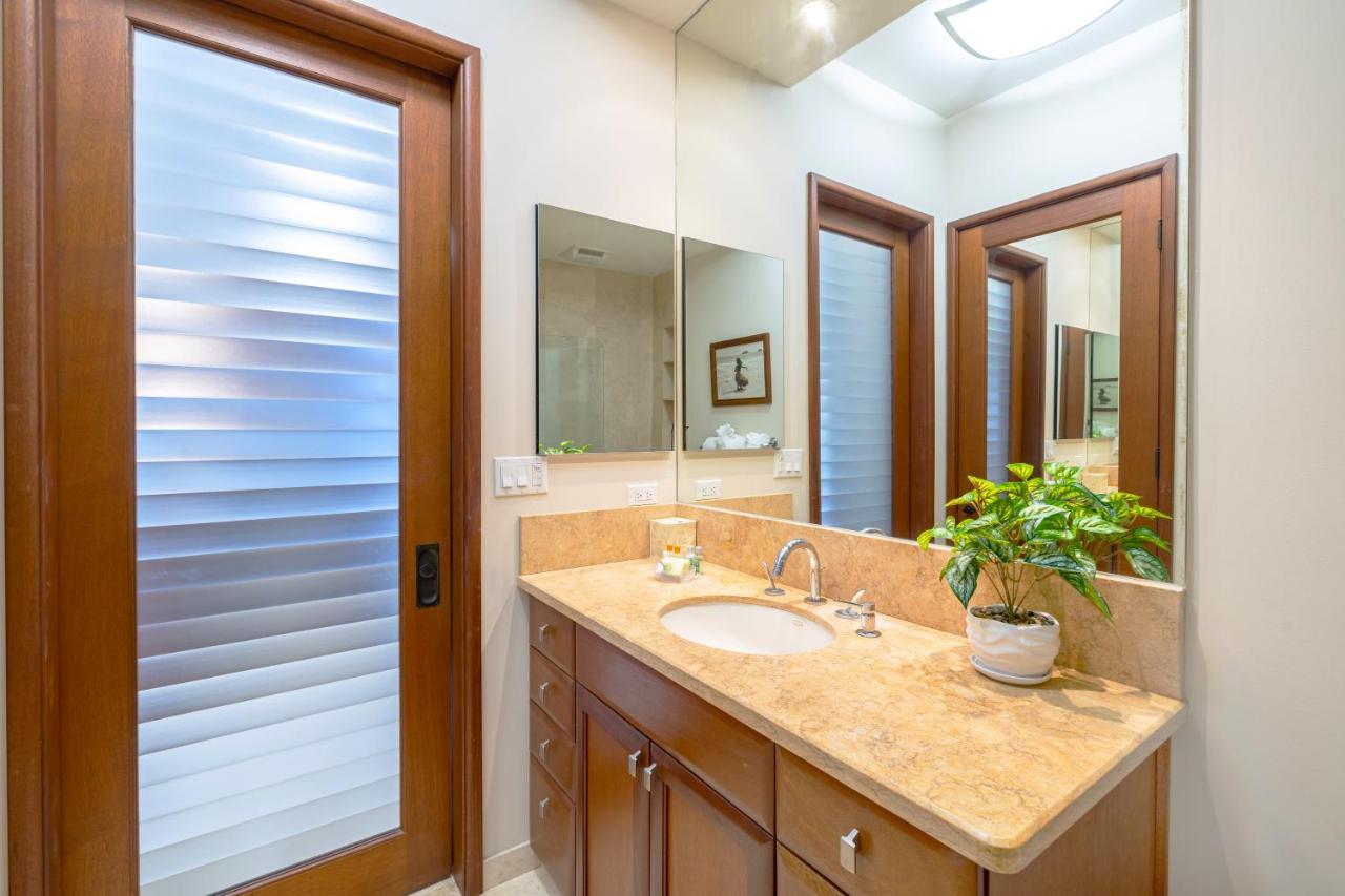 Upscale Penthouse With Ocean Views - Free Parking *
