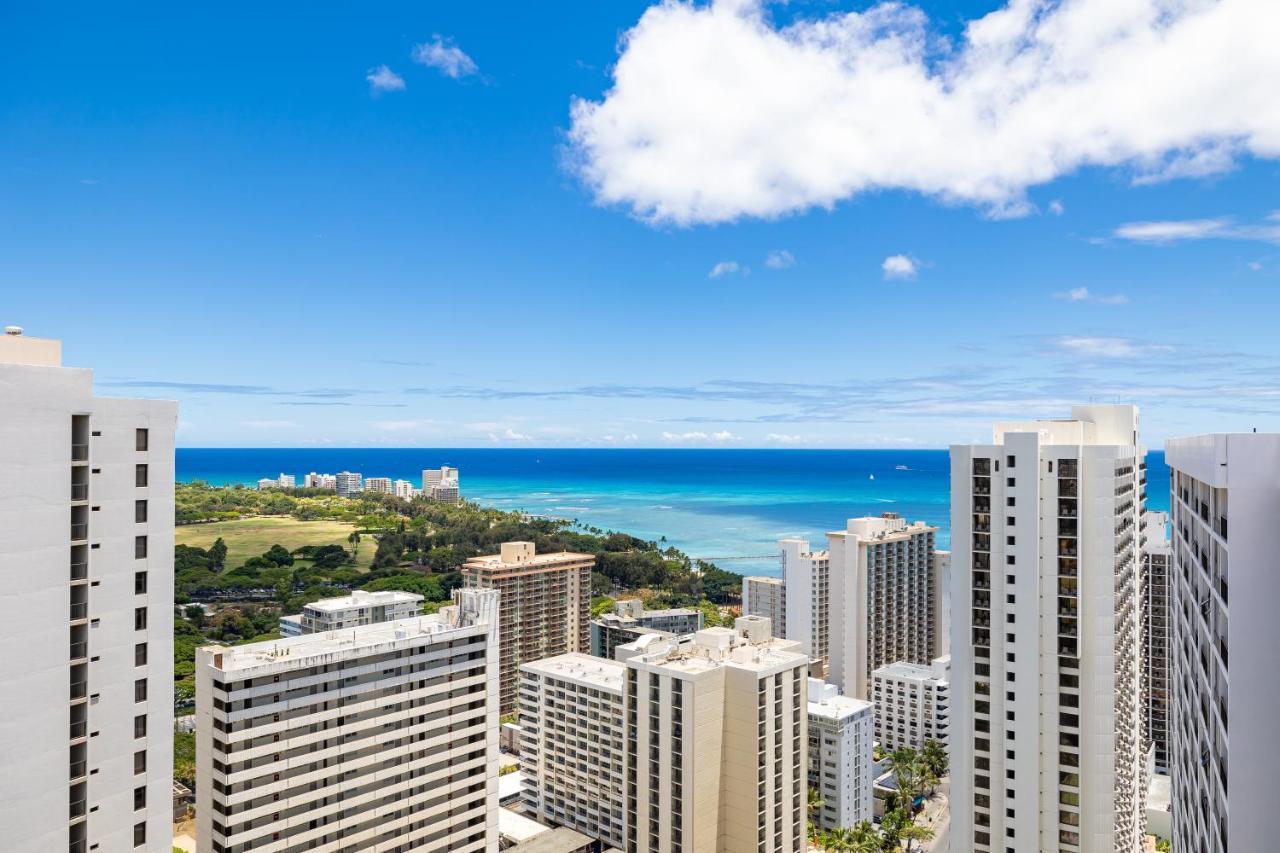 Apartment Upscale Penthouse With Ocean Views - Free Parking *