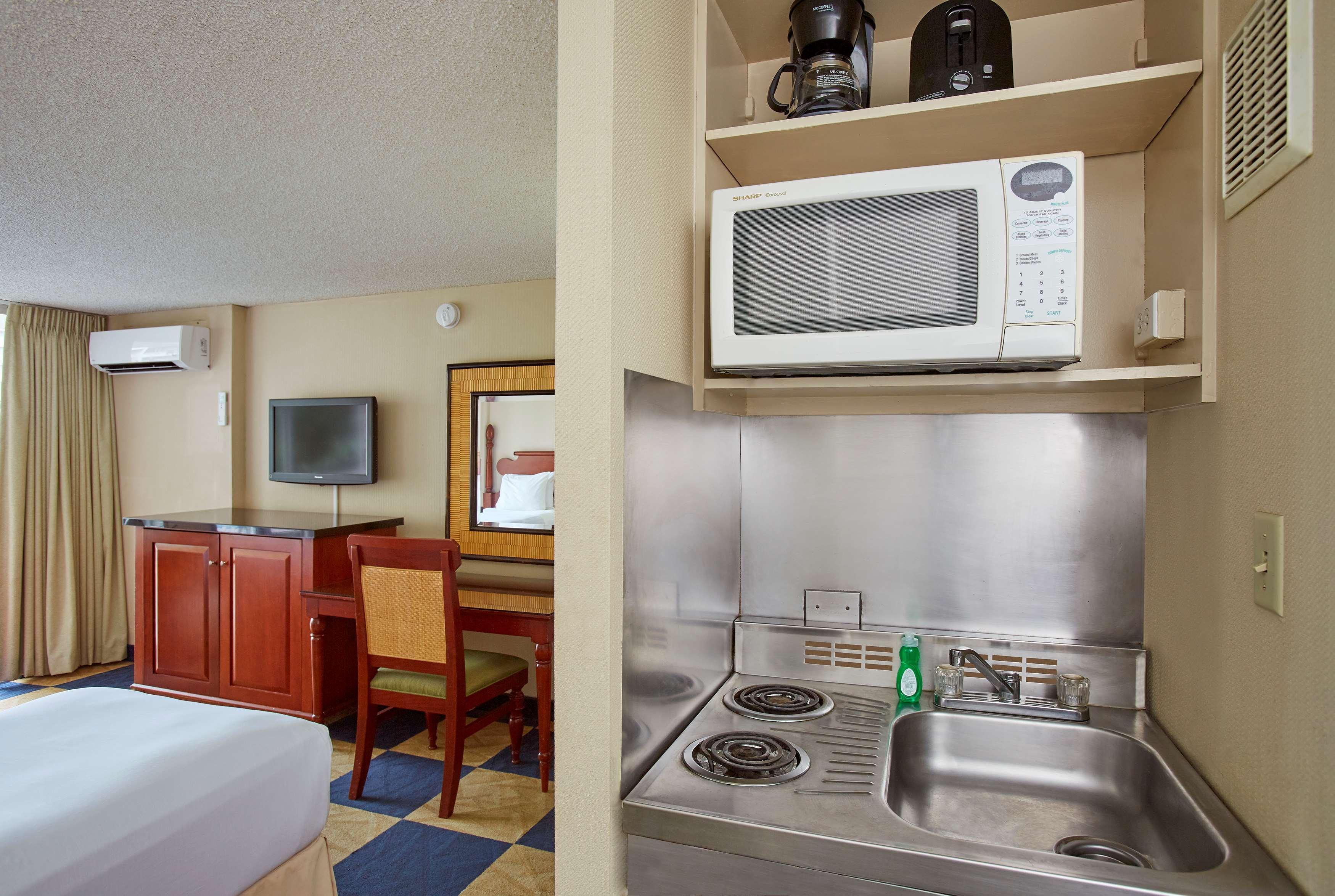 Hotel Ewa Waikiki 2*
