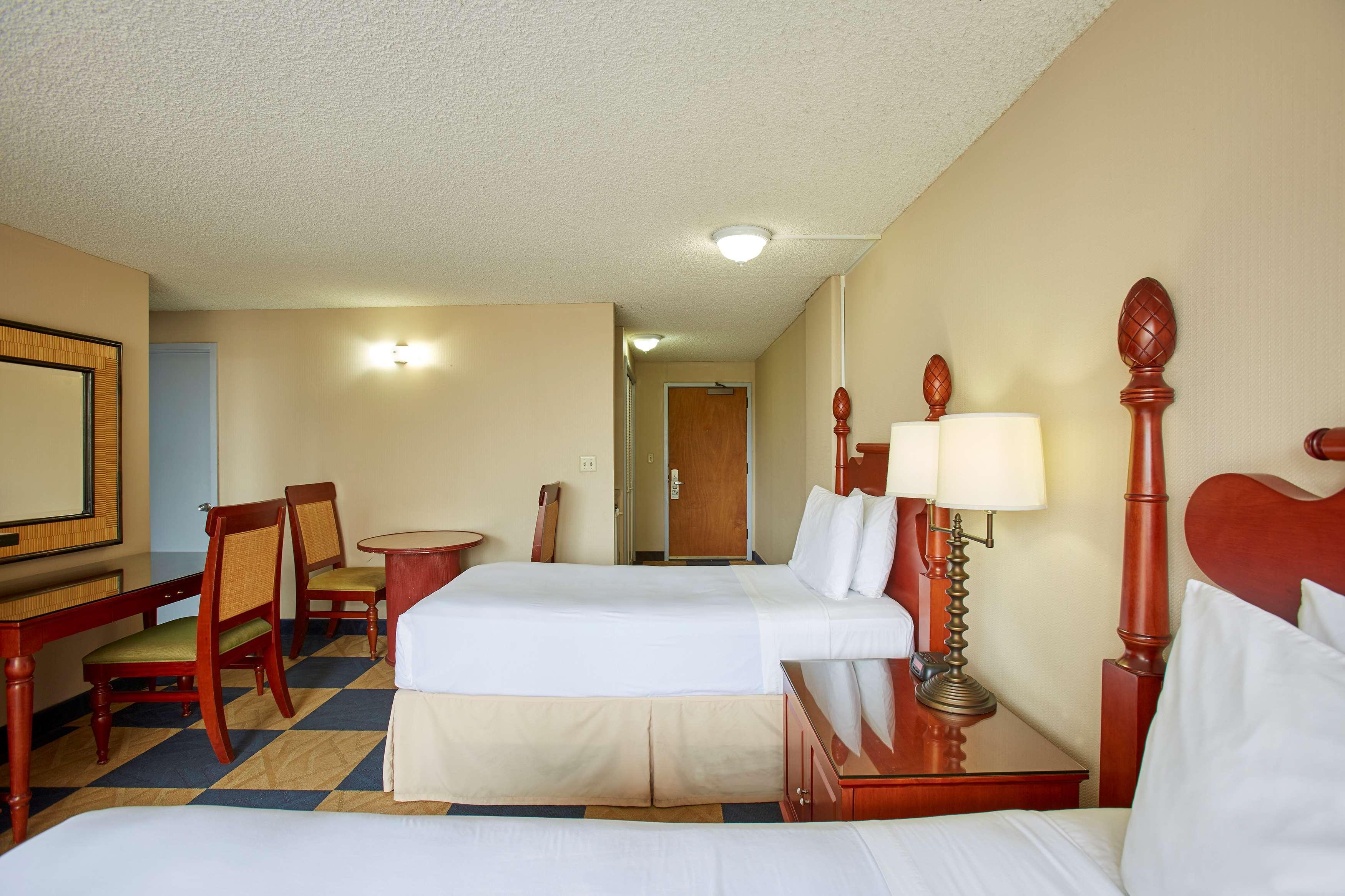 Ewa Waikiki 2*