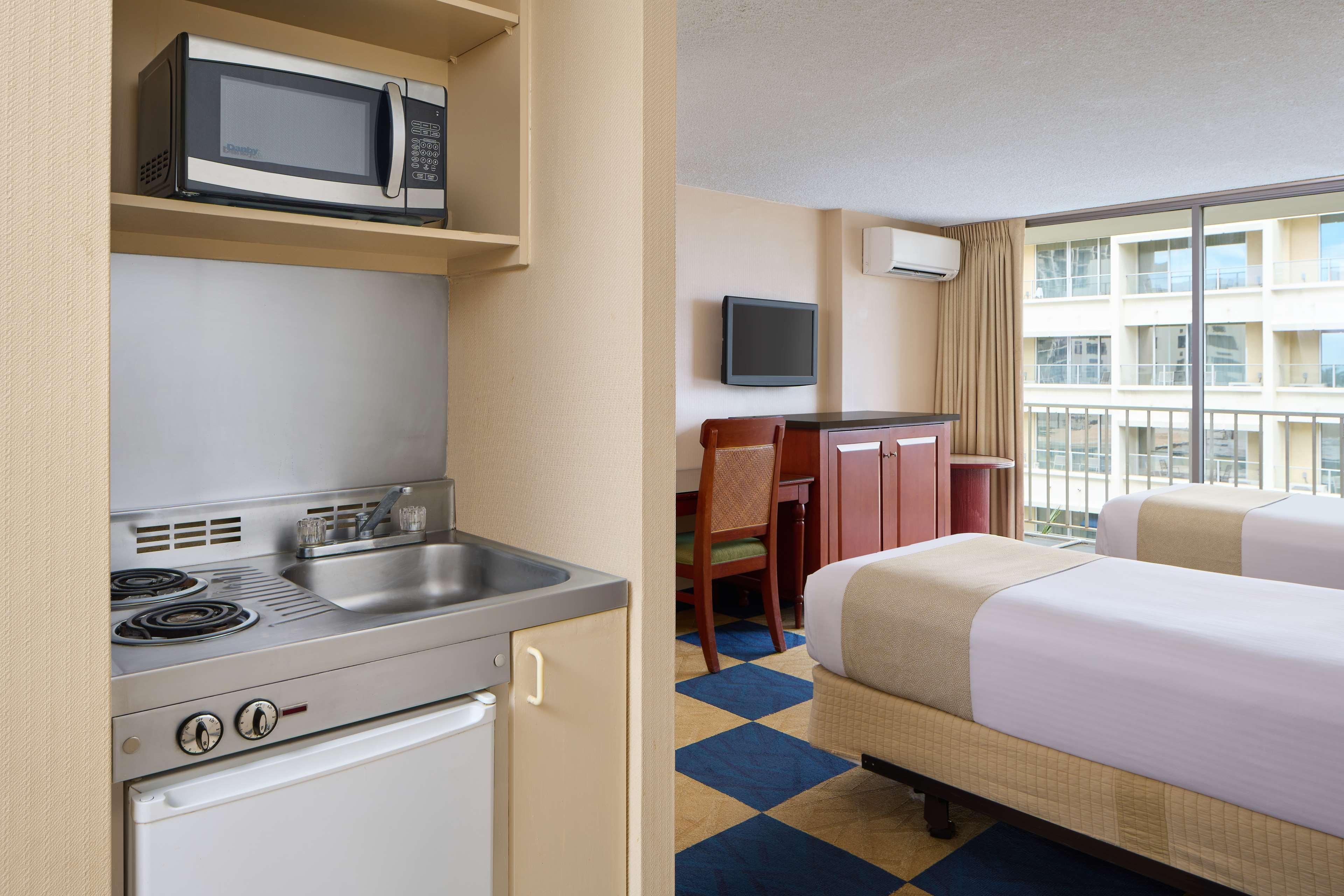 Ewa Waikiki Hotel 2*